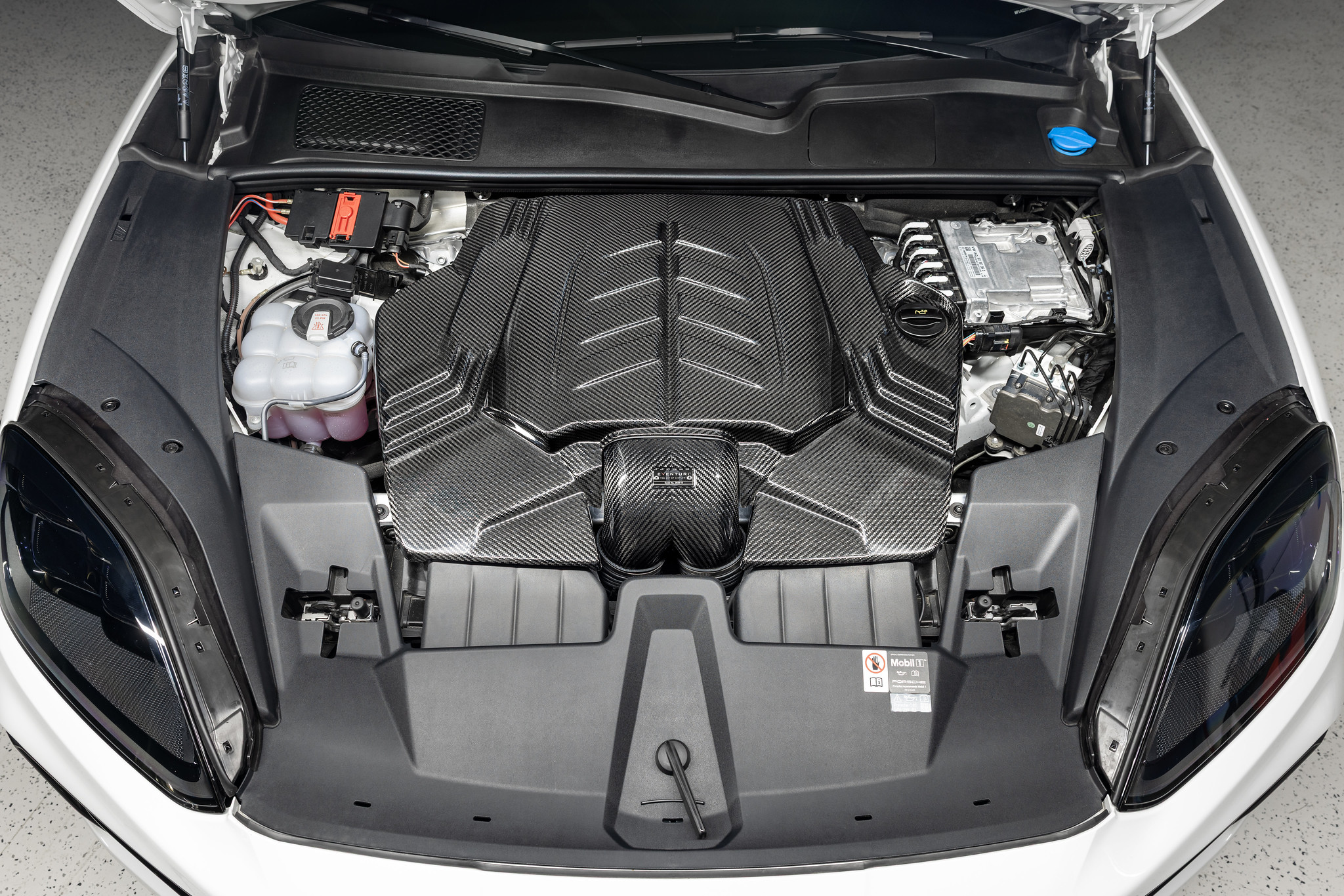 Eventuri hiilikuituinen ilmanottosarja, Porsche Cayenne 2025+ 4.0L V8 (GTS / Turbos) (536.2)-2