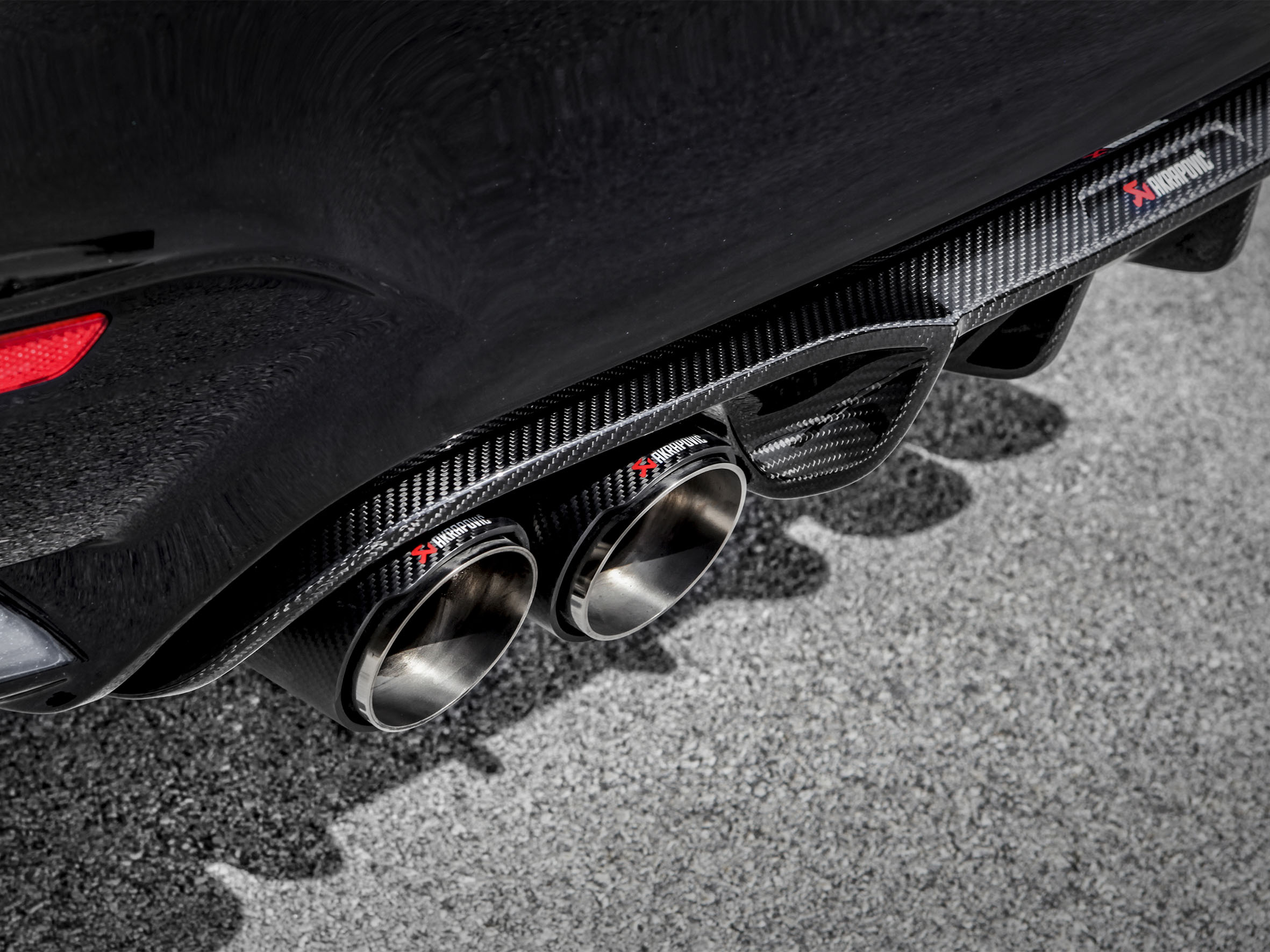 BMW M3 (F80) (2014-2018) Akrapovic Hiilikuitudiffuusori (Gloss)-3
