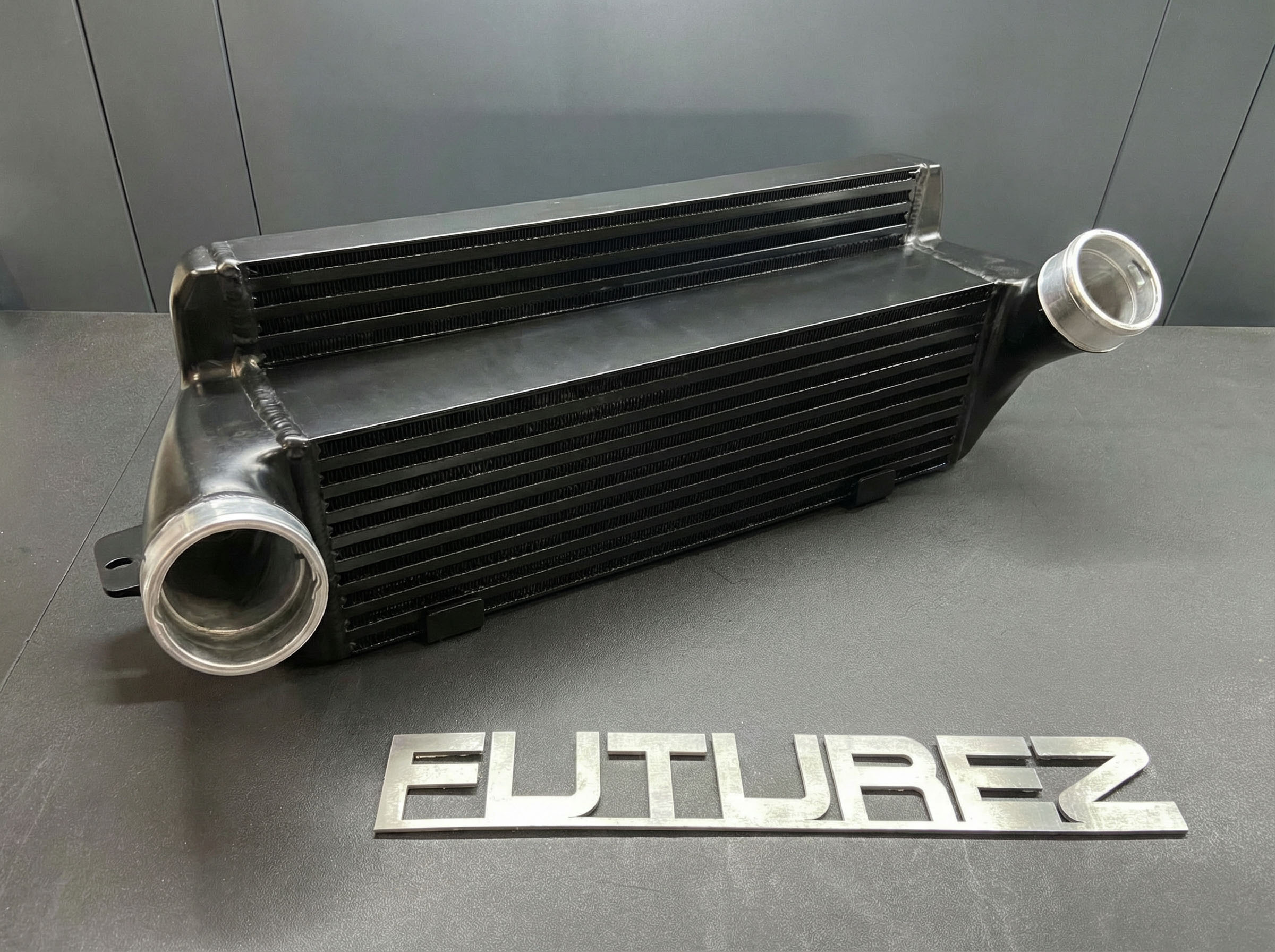 F* Essentials, BMW N54 135i / 335i välijäähdytinkenno OEM-liitoksin