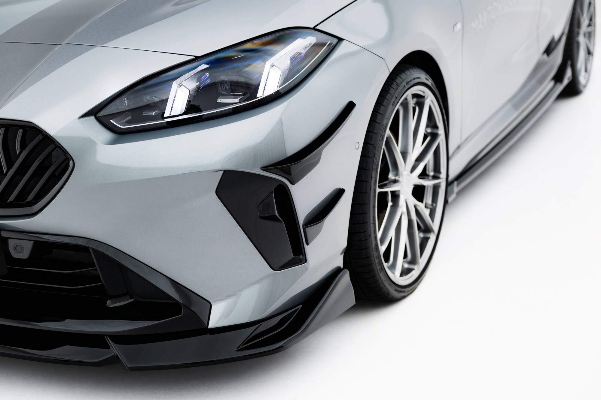 Etulipan levikkeet (Canards) BMW M135i F70, Maxton