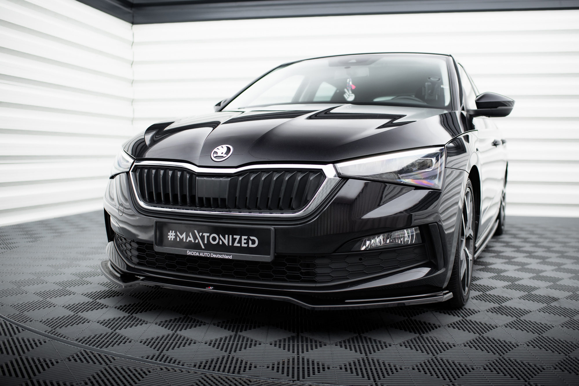 Etusplitteri (V2) Skoda Scala, Maxton