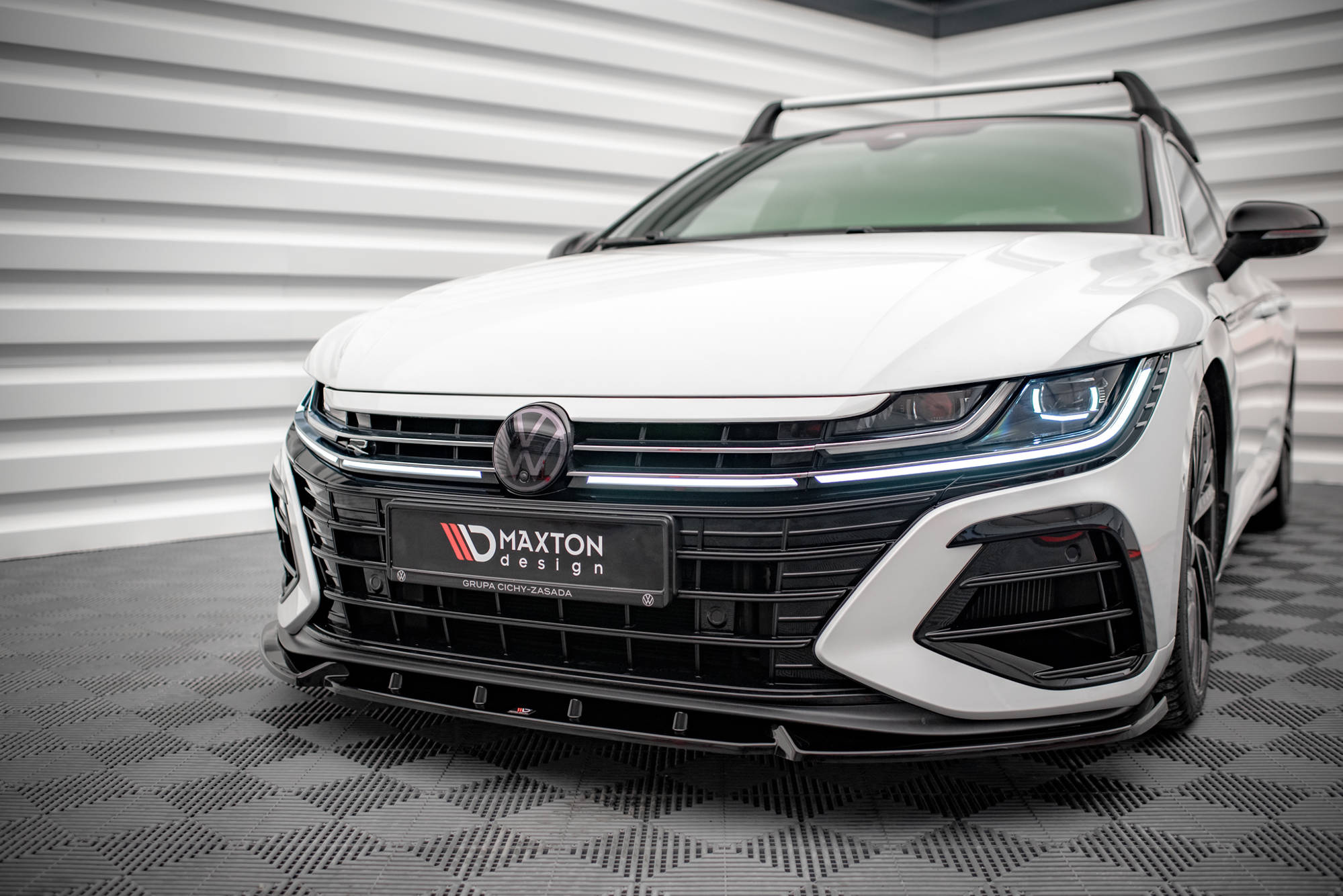 Etusplitteri (V2) Volkswagen Arteon R, Maxton