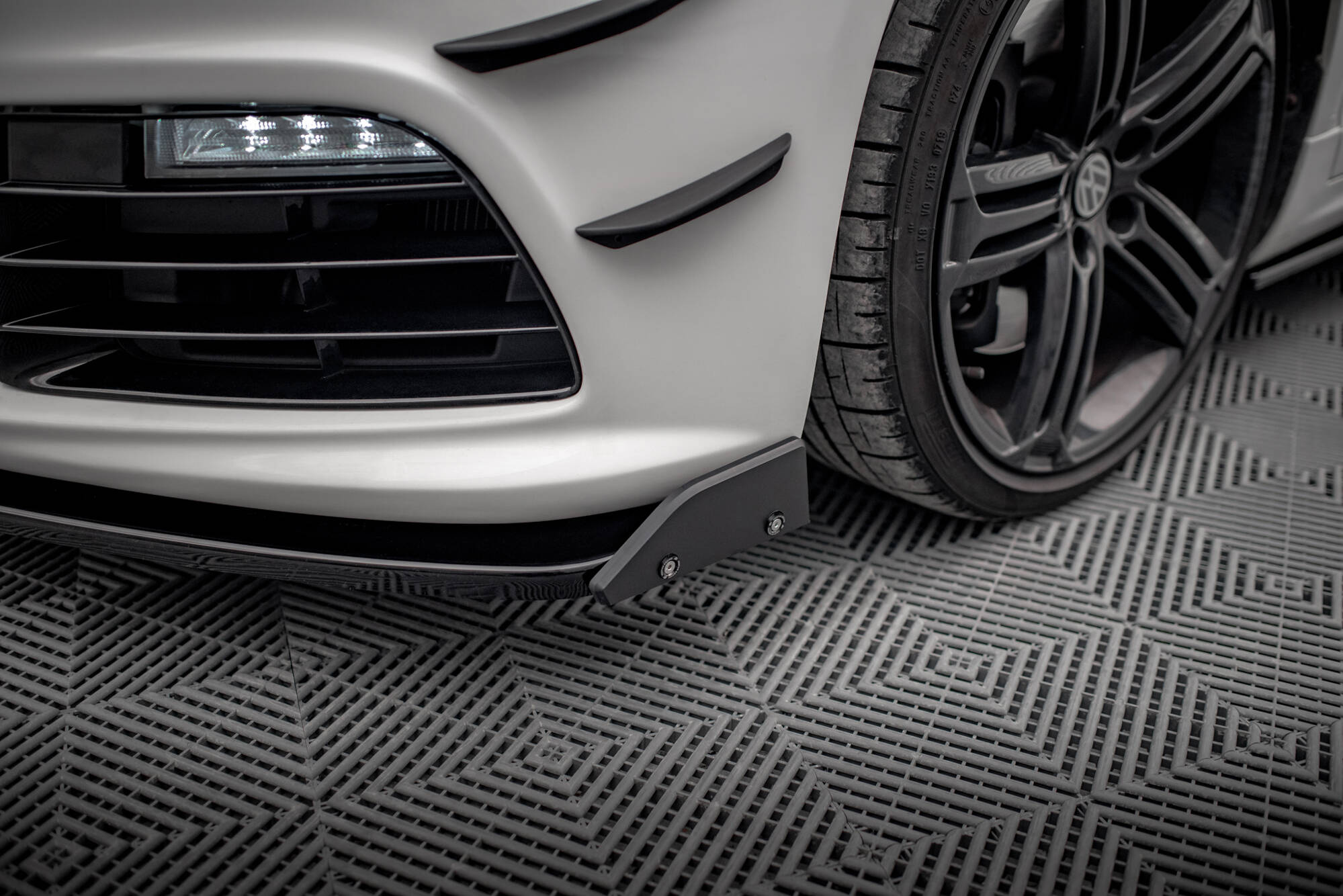 Etusplitteri (V3) + Levikelipat Volkswagen Scirocco R Mk3, Maxton-4