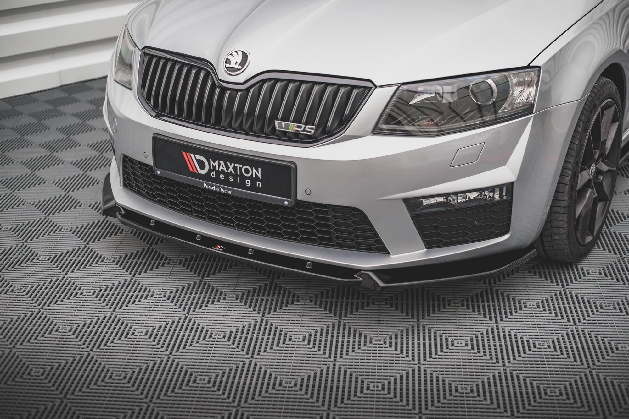 Etusplitteri (V3) Skoda Octavia RS Mk3, Maxton-3