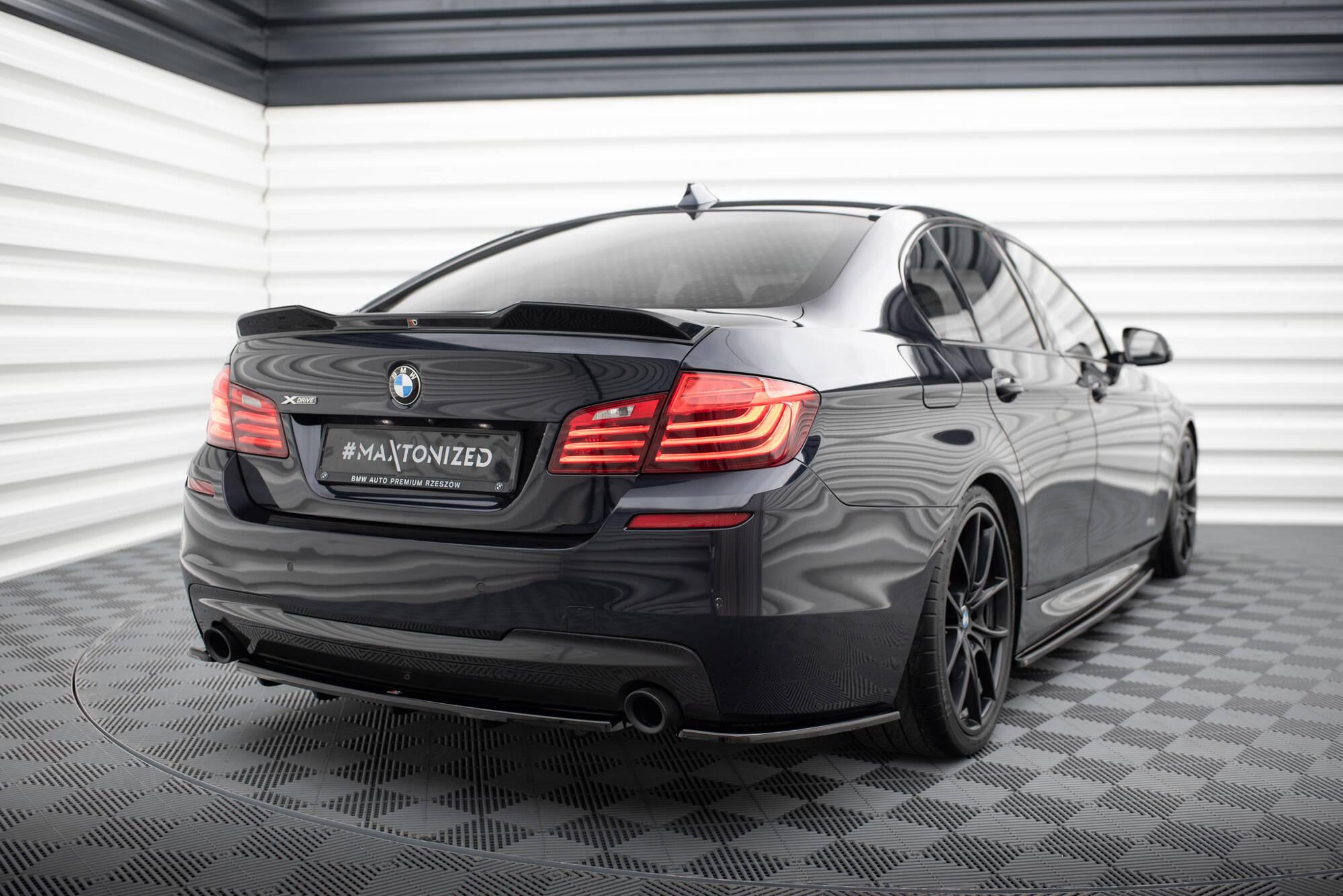 Takasplitterit BMW 5 F11 M-PACK (two single exhaust ends), Maxton-2