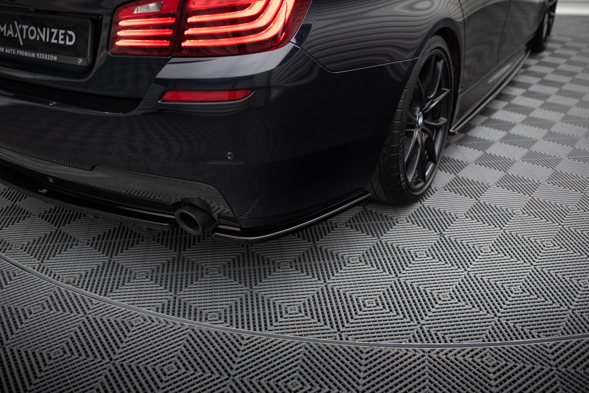 Takasplitterit BMW 5 F11 M-PACK (two single exhaust ends), Maxton