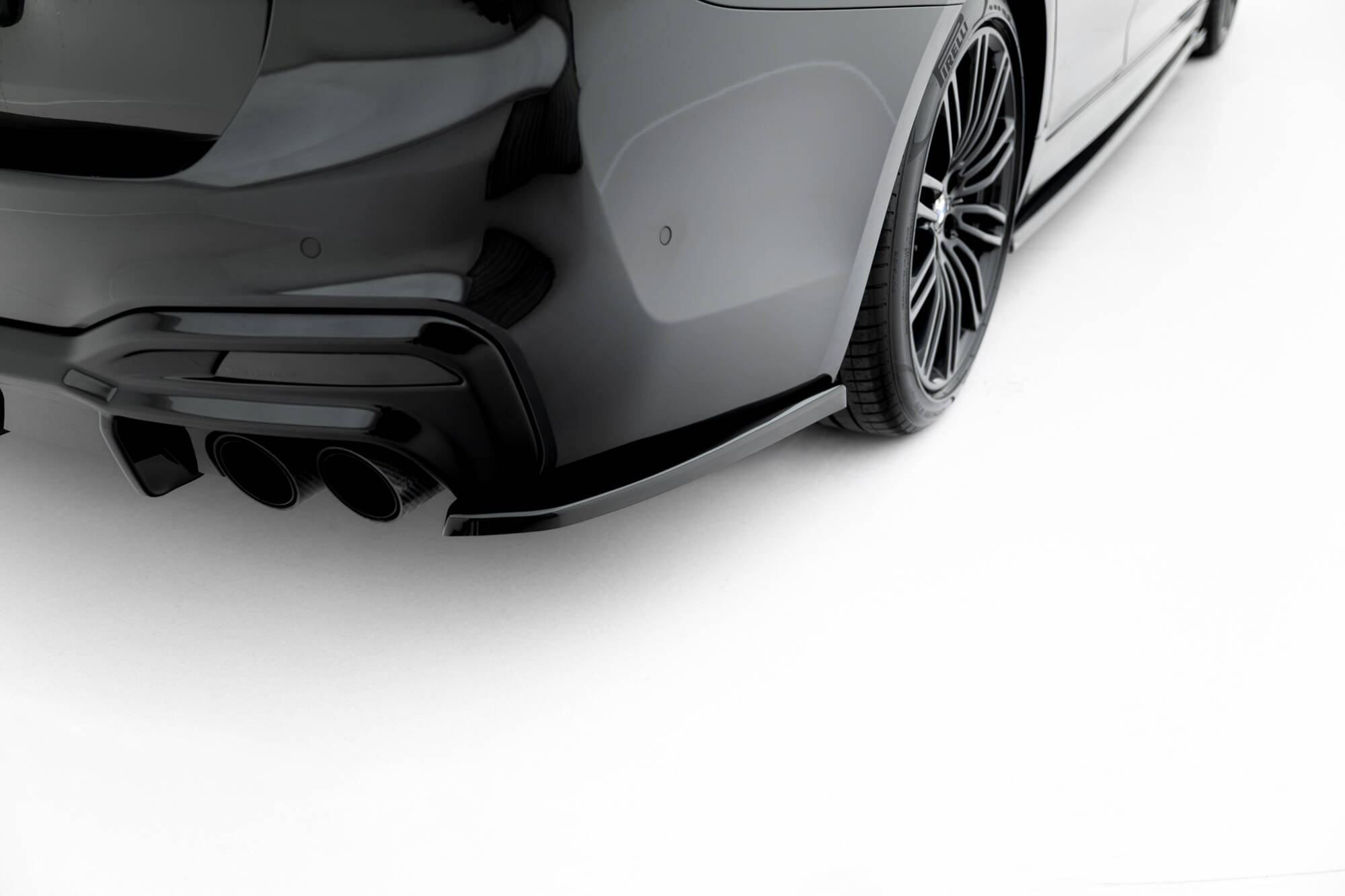 Takasplitterit BMW M550i Sedan G30, Maxton