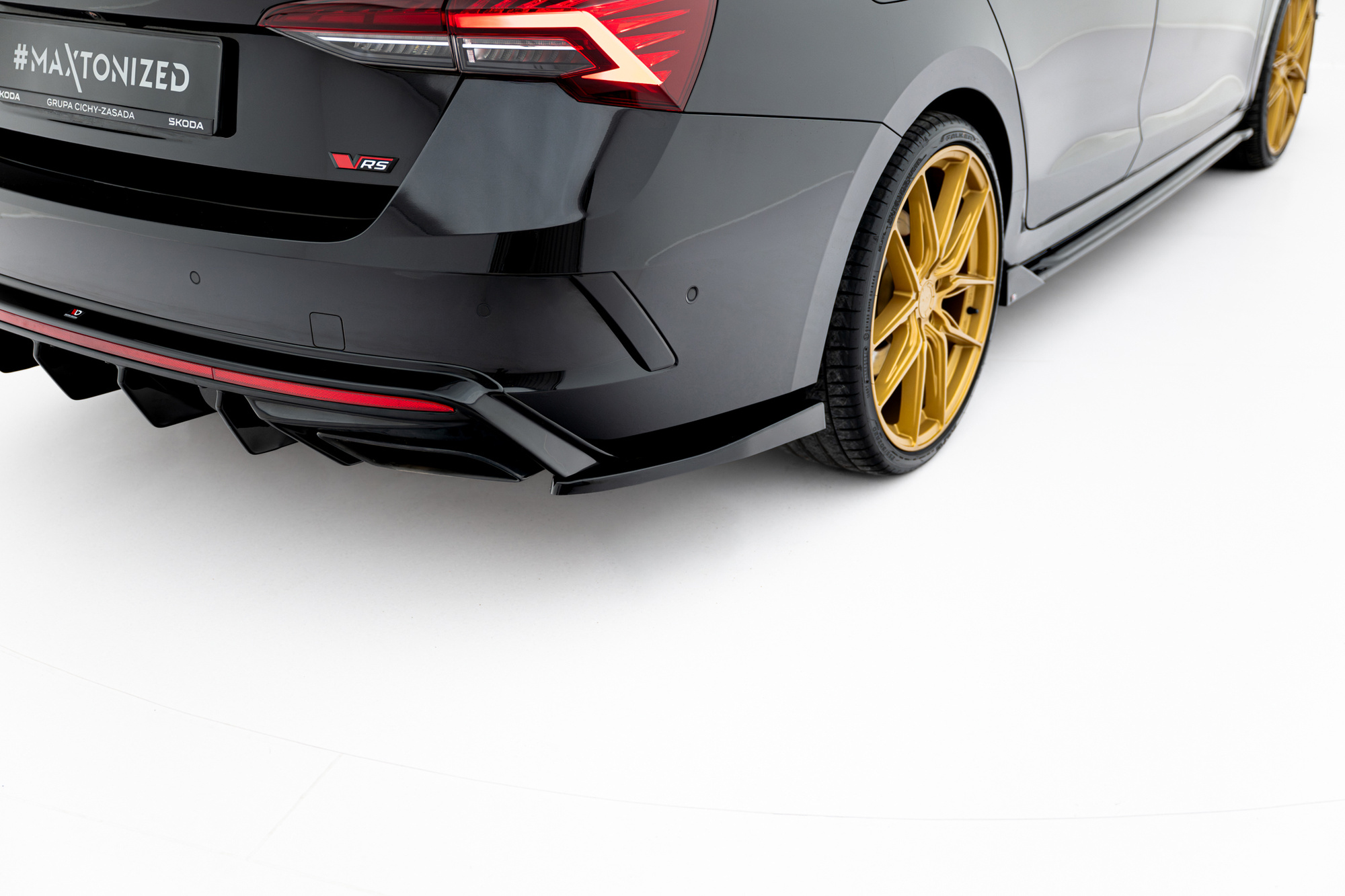 Taka sivusplitterit (V4) Skoda Octavia RS Liftback / Combi Mk4 Facelift, Maxton