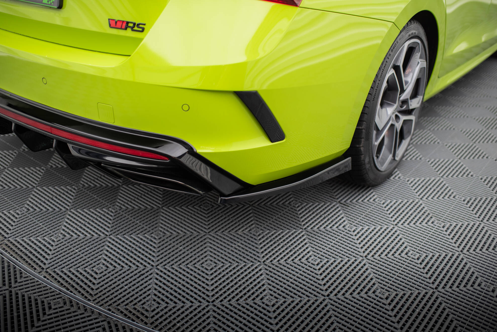 Taka sivusplitterit (V4) Skoda Octavia RS Mk4, Maxton