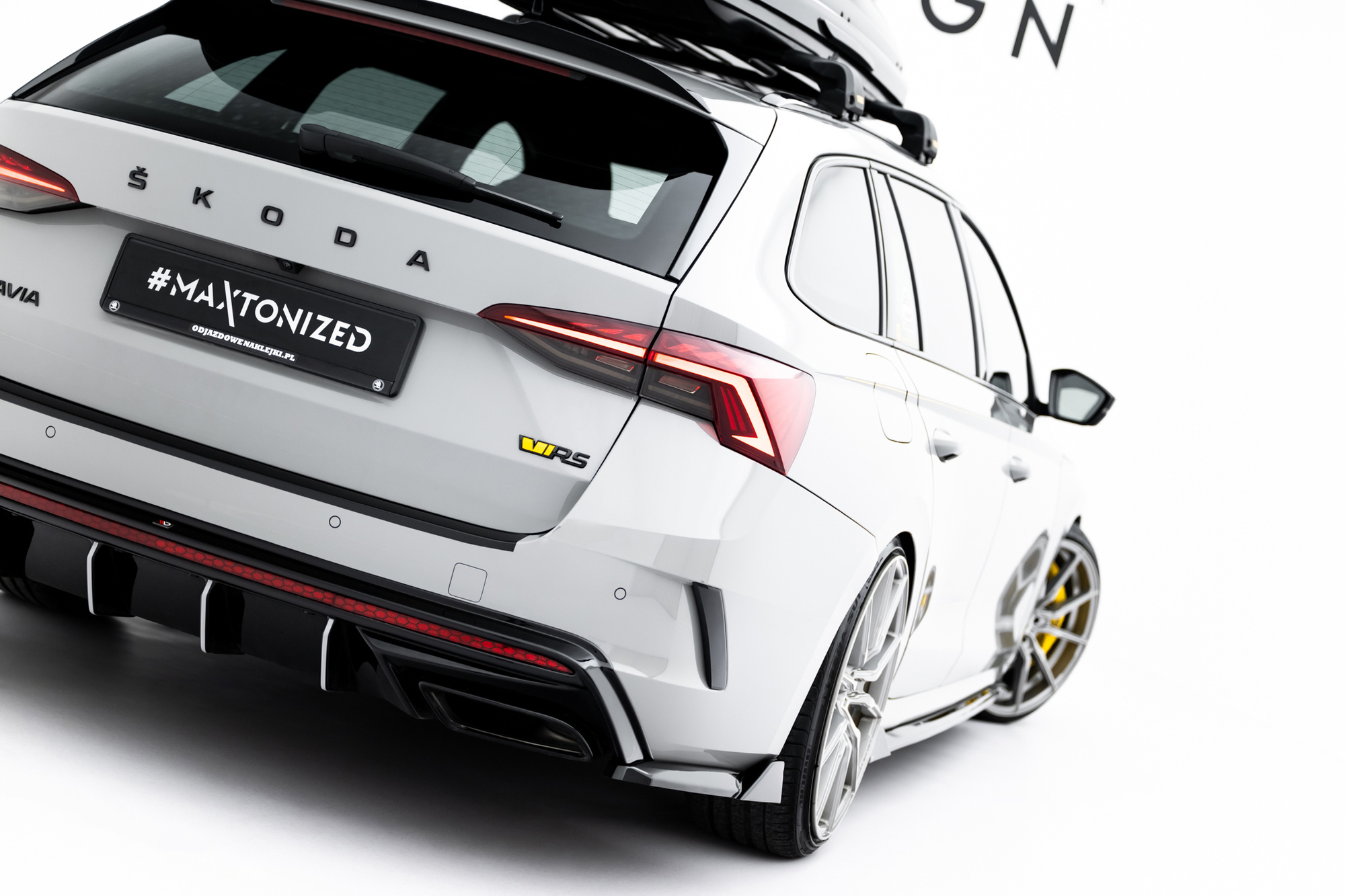 Taka sivusplitterit (V8) Skoda Octavia RS Liftback / Combi Mk4, Maxton