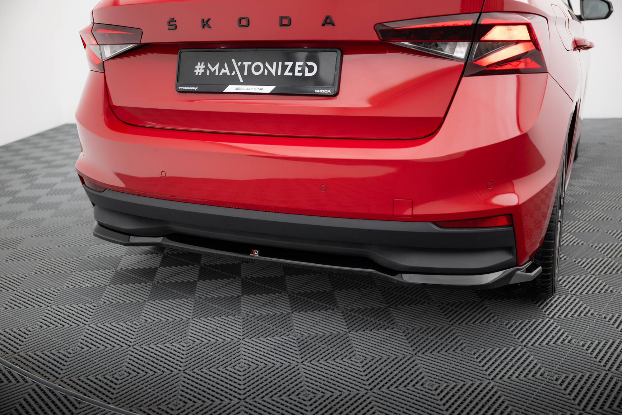 Takasplitteri Skoda Fabia Mk4, Maxton