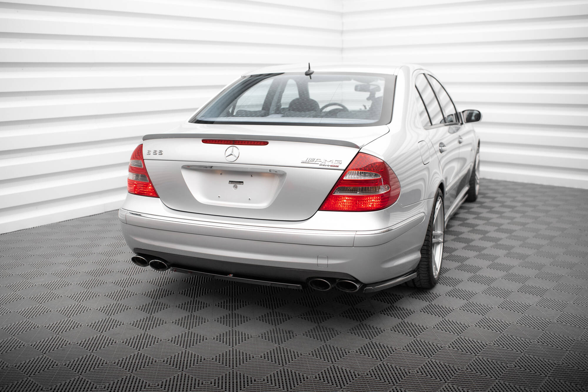 TakasplitteriMercedes-Benz E 55 AMG W211, Maxton
