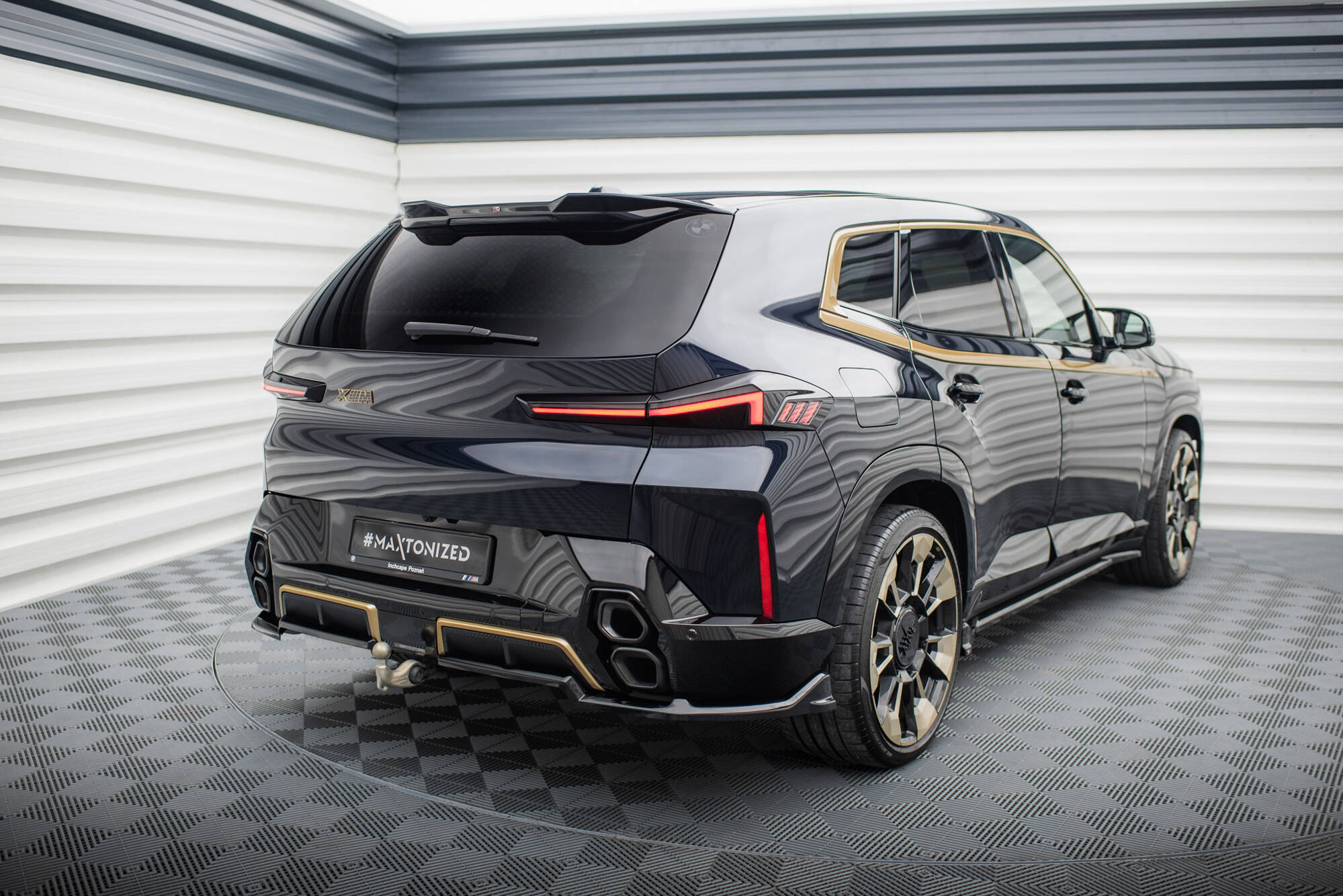 Takasplitteri BMW XM G09, Maxton-2