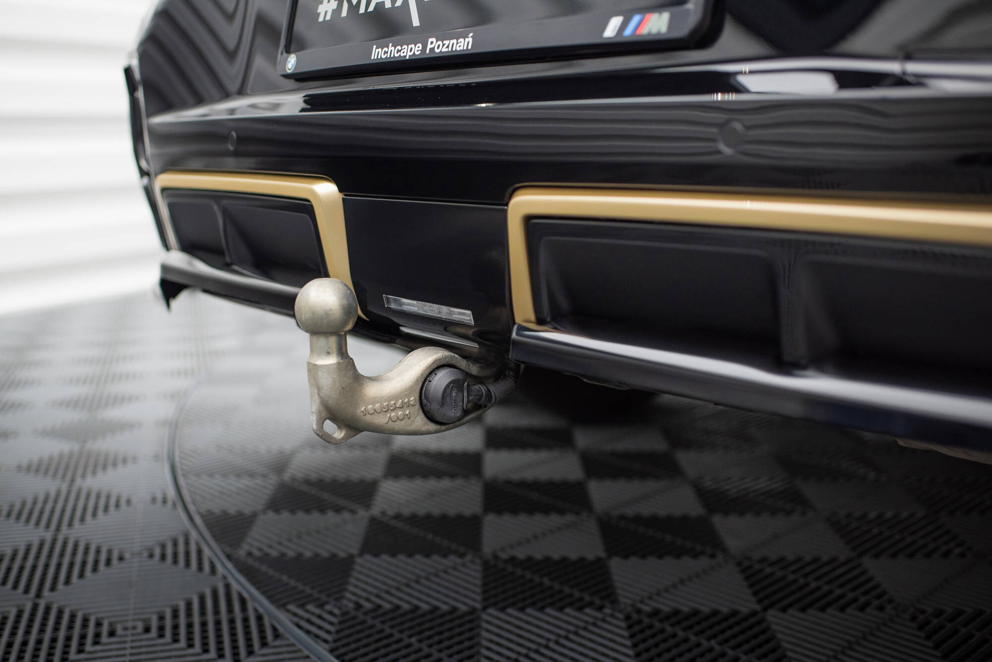 Takasplitteri BMW XM G09, Maxton-3