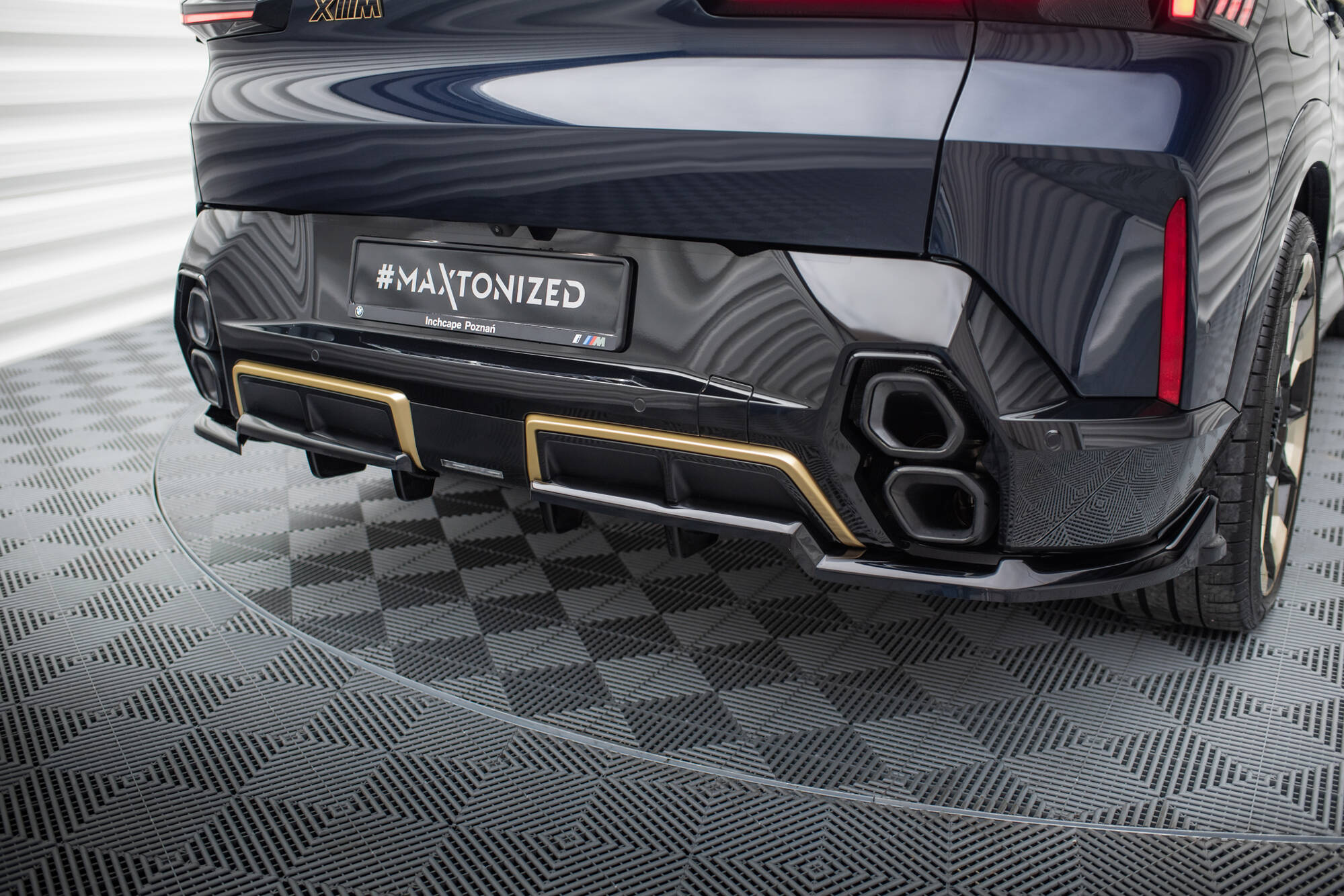 Takasplitteri BMW XM G09, Maxton-5