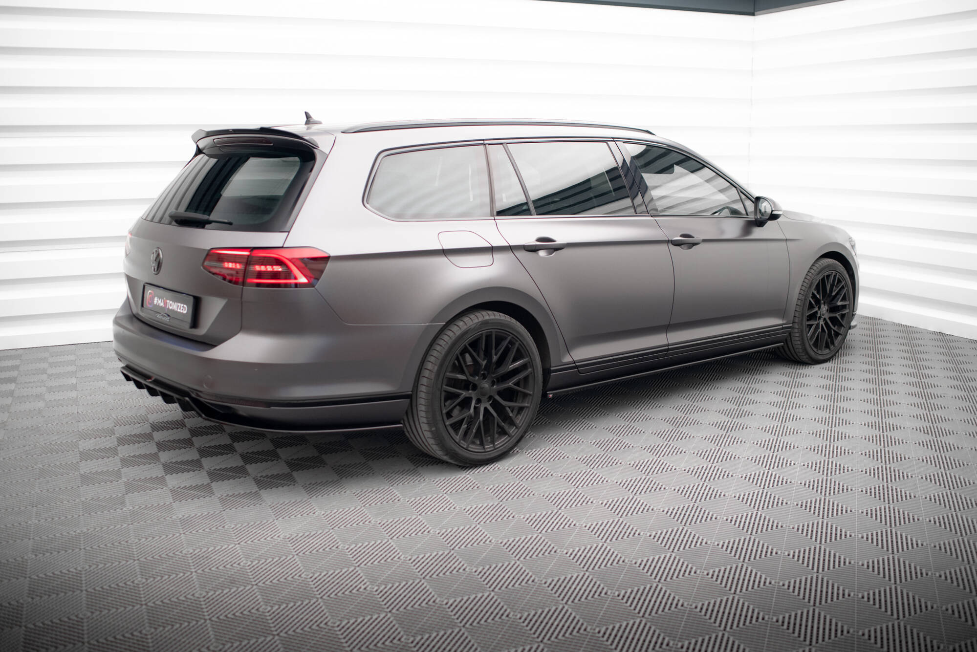 Takasplitteri (w/ v. bars) Volkswagen Passat R-Line B8, Maxton-3