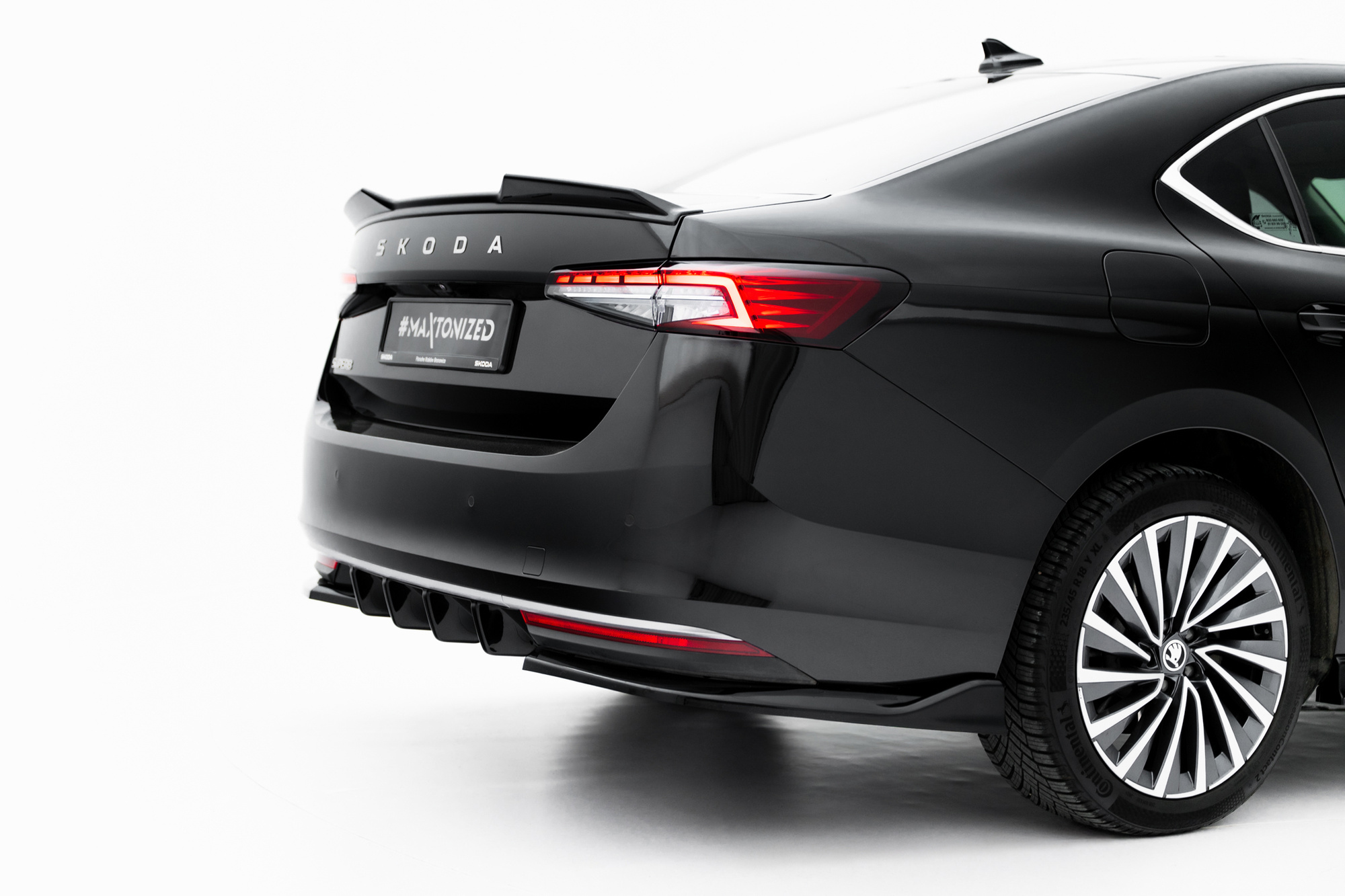 Takahelma Skoda Superb Mk4, Maxton-5