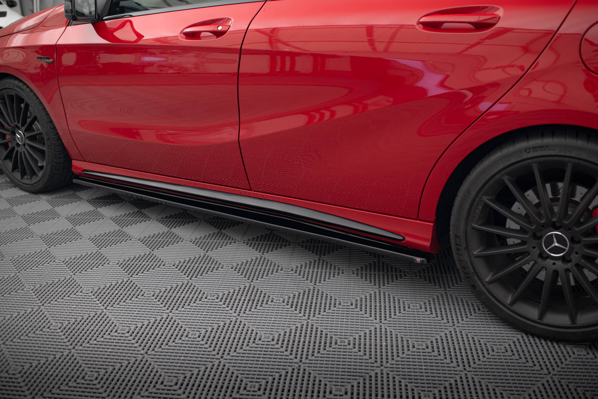 Sivuhelmat Mercedes A W176/ CLA 117 AMG/ CLA 117 AMG LINE Facelift, Maxton-2