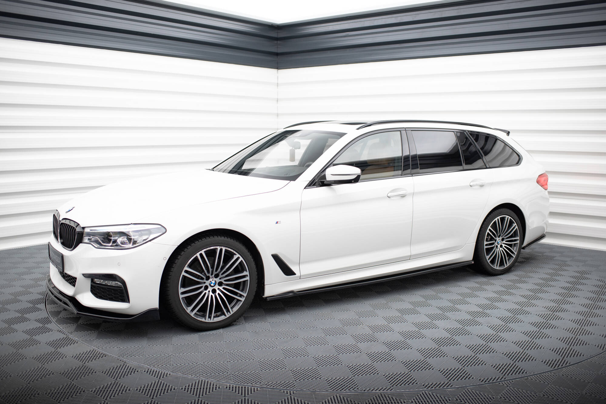 Splitterisarja BMW 5 Touring M-Pack G31, Maxton