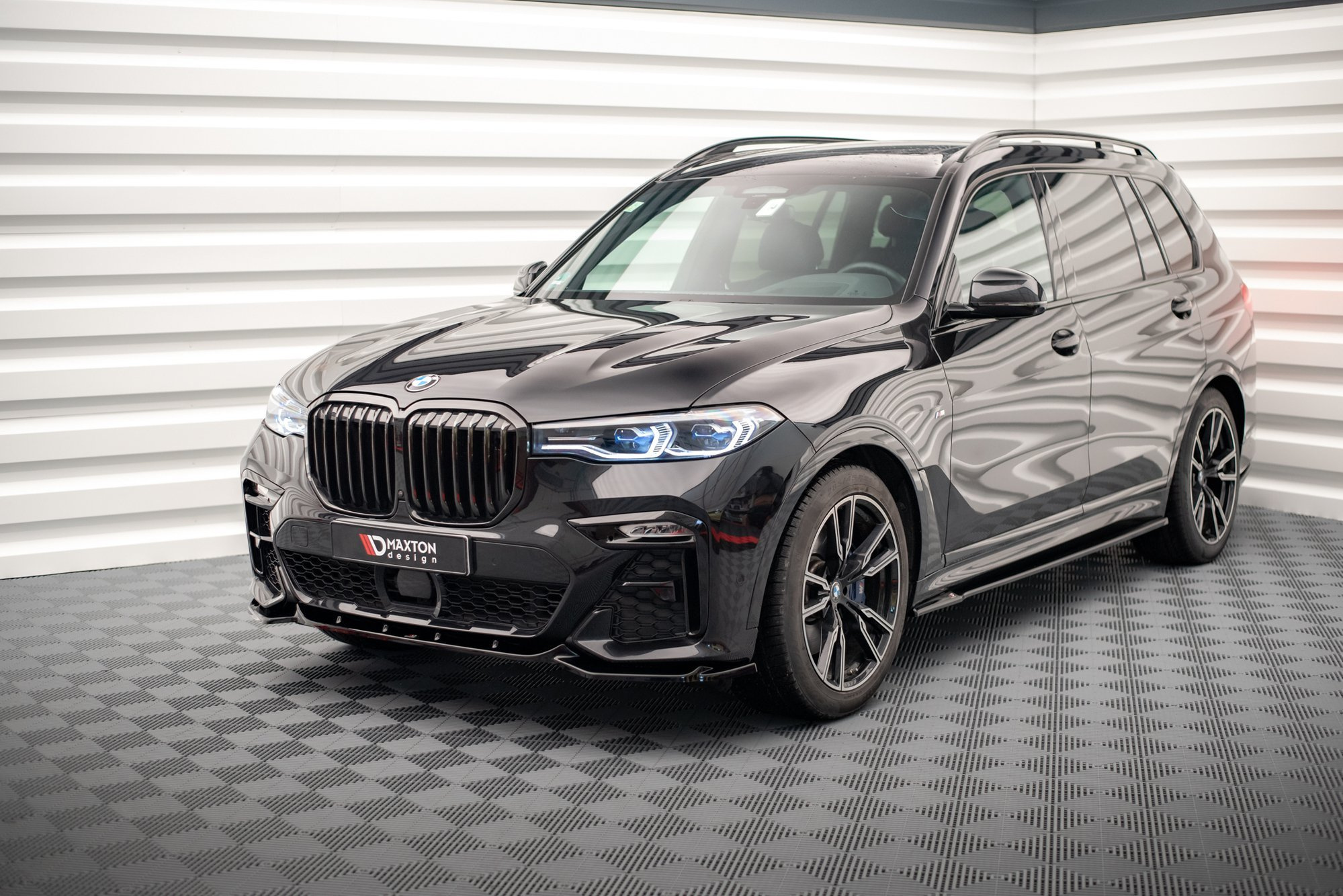Splitterisarja BMW X7 M-Pack G07, Maxton-4