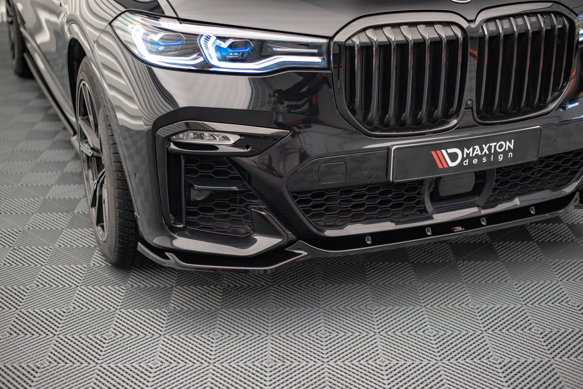 Splitterisarja BMW X7 M-Pack G07, Maxton-5