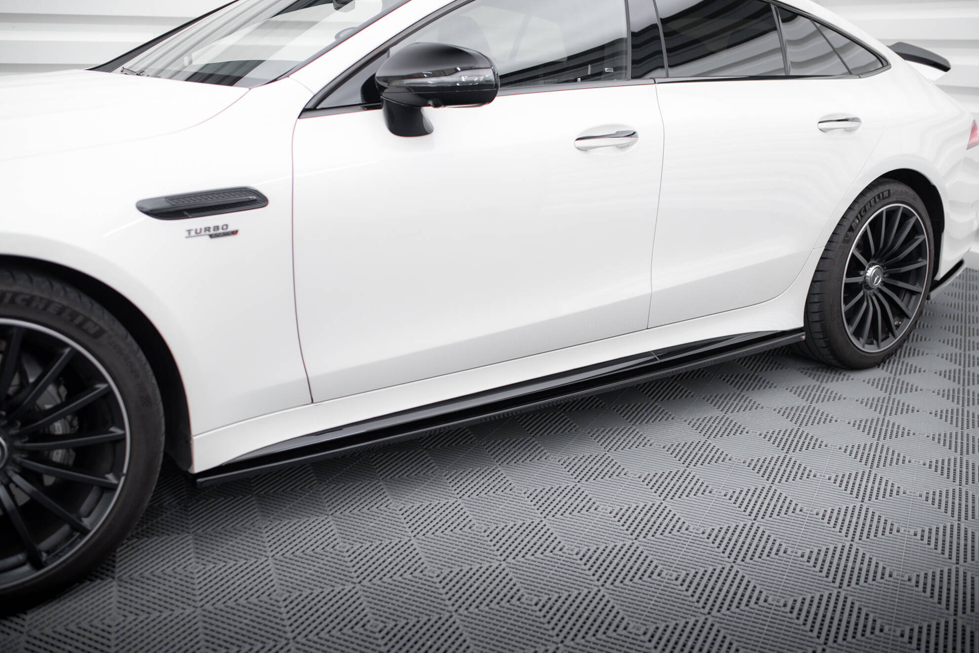 Splitterisarja Mercedes-AMG GT 43 4 Door Coupe V8 Styling Package, Maxton-5