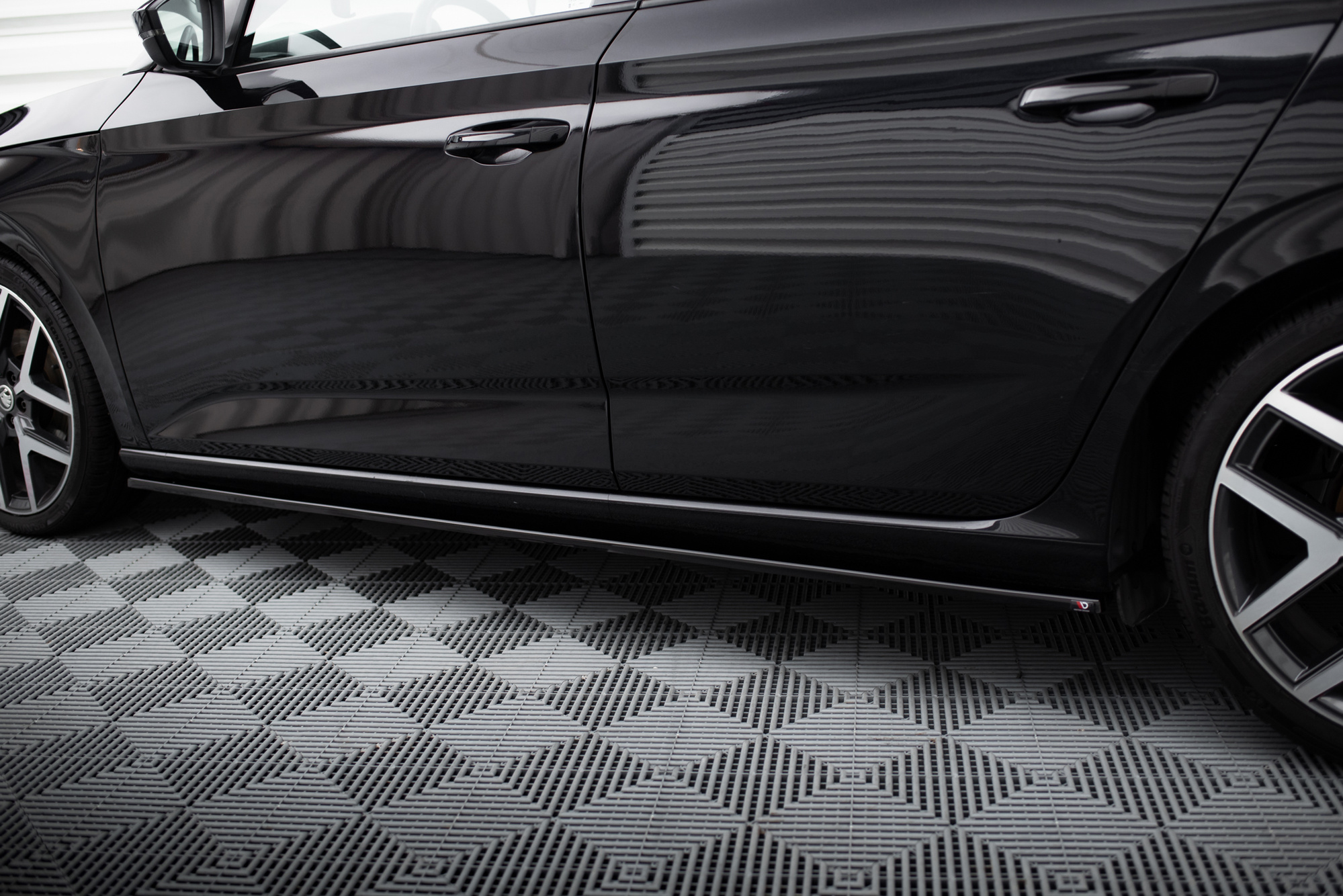 Sivuhelmat Skoda Scala, Maxton-3