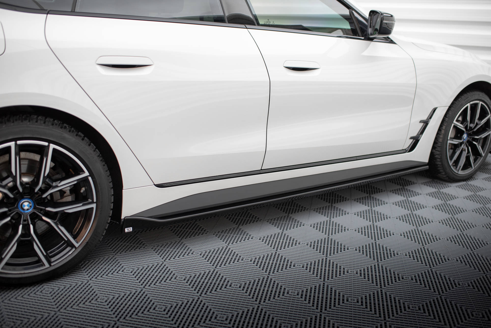 Sivuhelmat (V1) BMW i4 M-Pack G26, Maxton-2