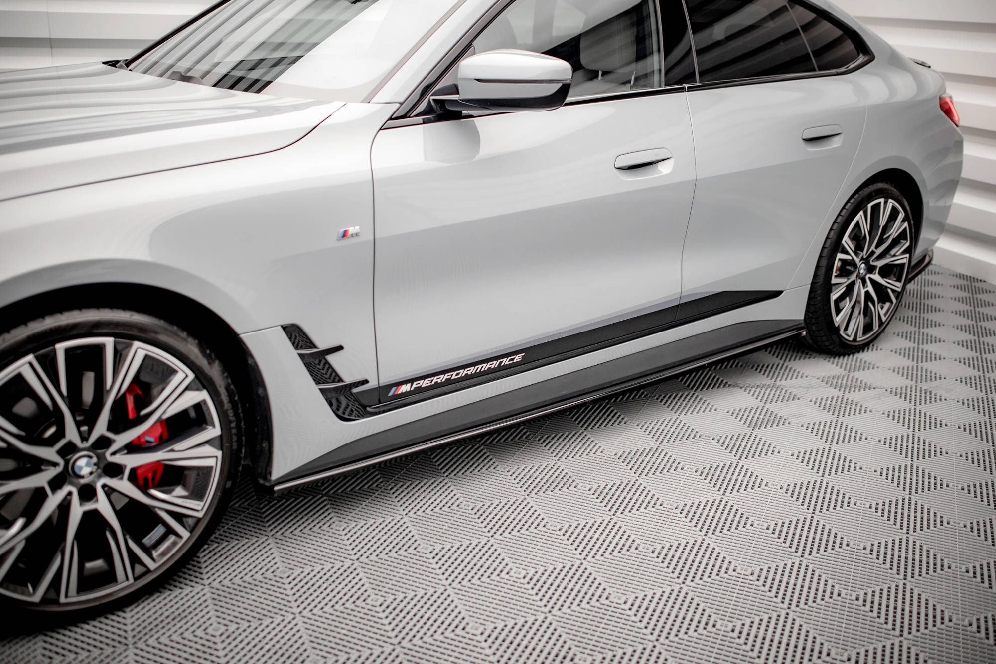 Sivuhelmat (V2) BMW i4 M-Pack G26, Maxton