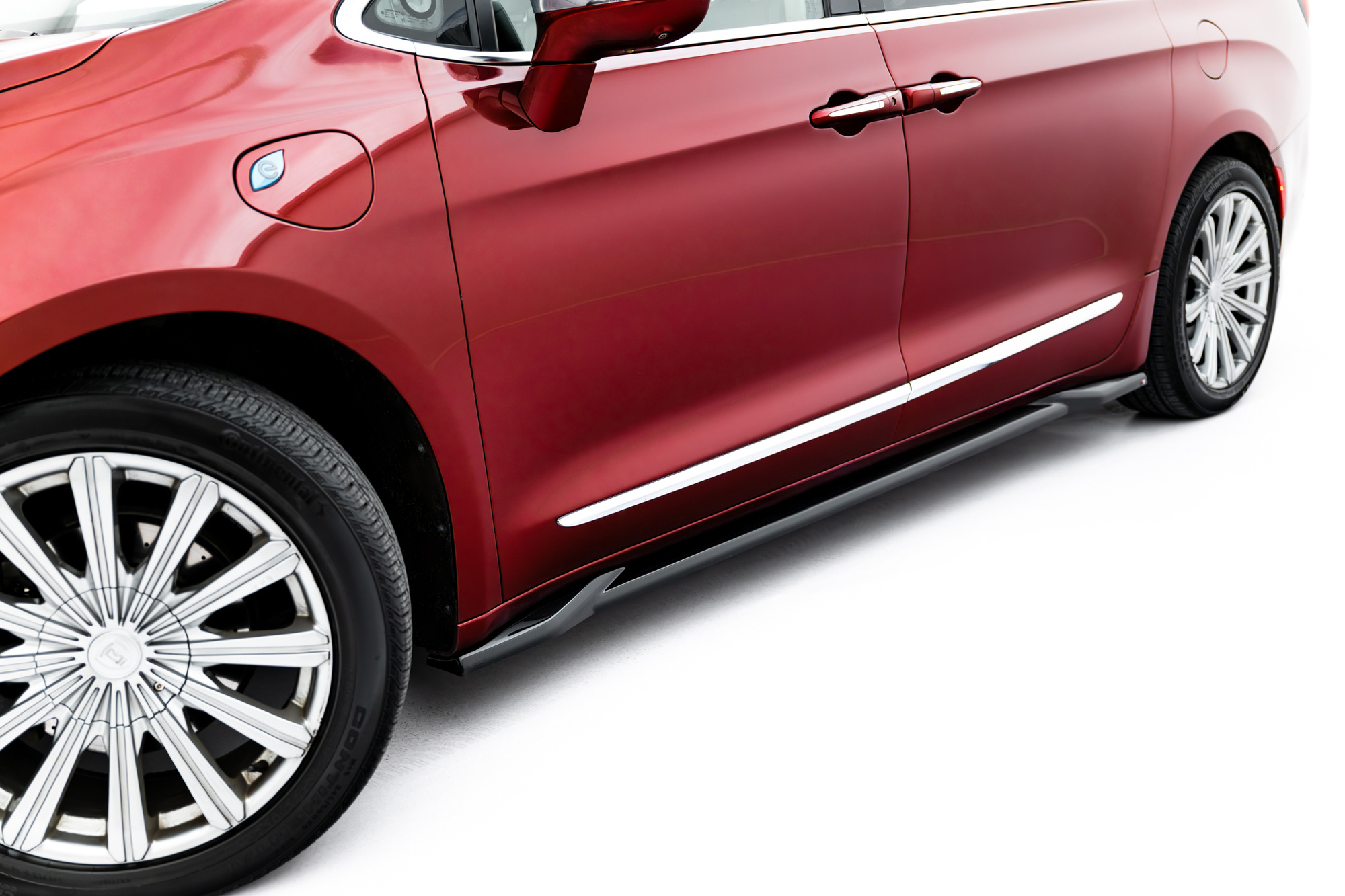 Sivuhelman levikkeet V.2 Chrysler Pacifica Mk2, Maxton