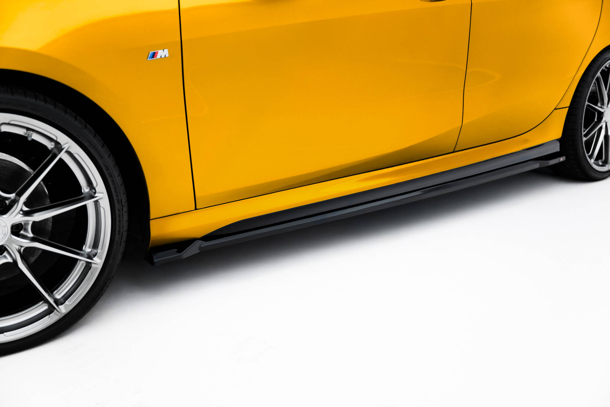 Sivuhelmat (V3) BMW 1 M-Pack F70, Maxton