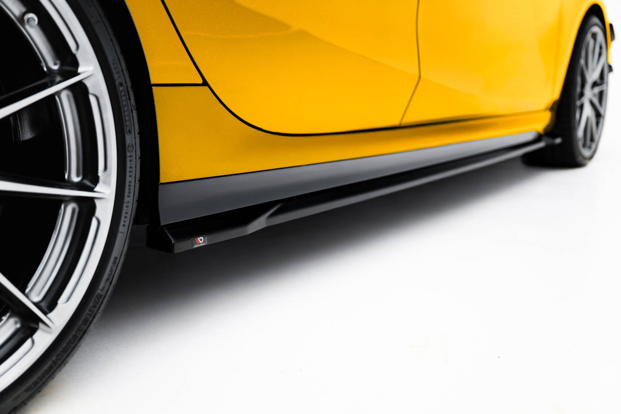 Sivuhelmat (V3) BMW 1 M-Pack F70, Maxton-3