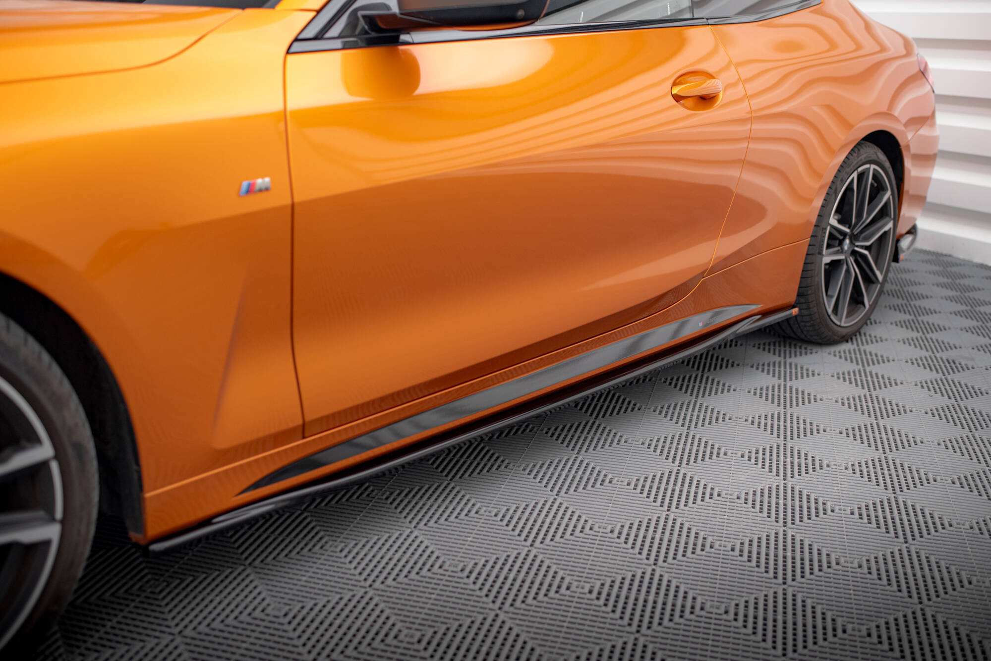 Sivuhelmat (V3) BMW 4 M-Pack / M440i G22 / G23, Maxton