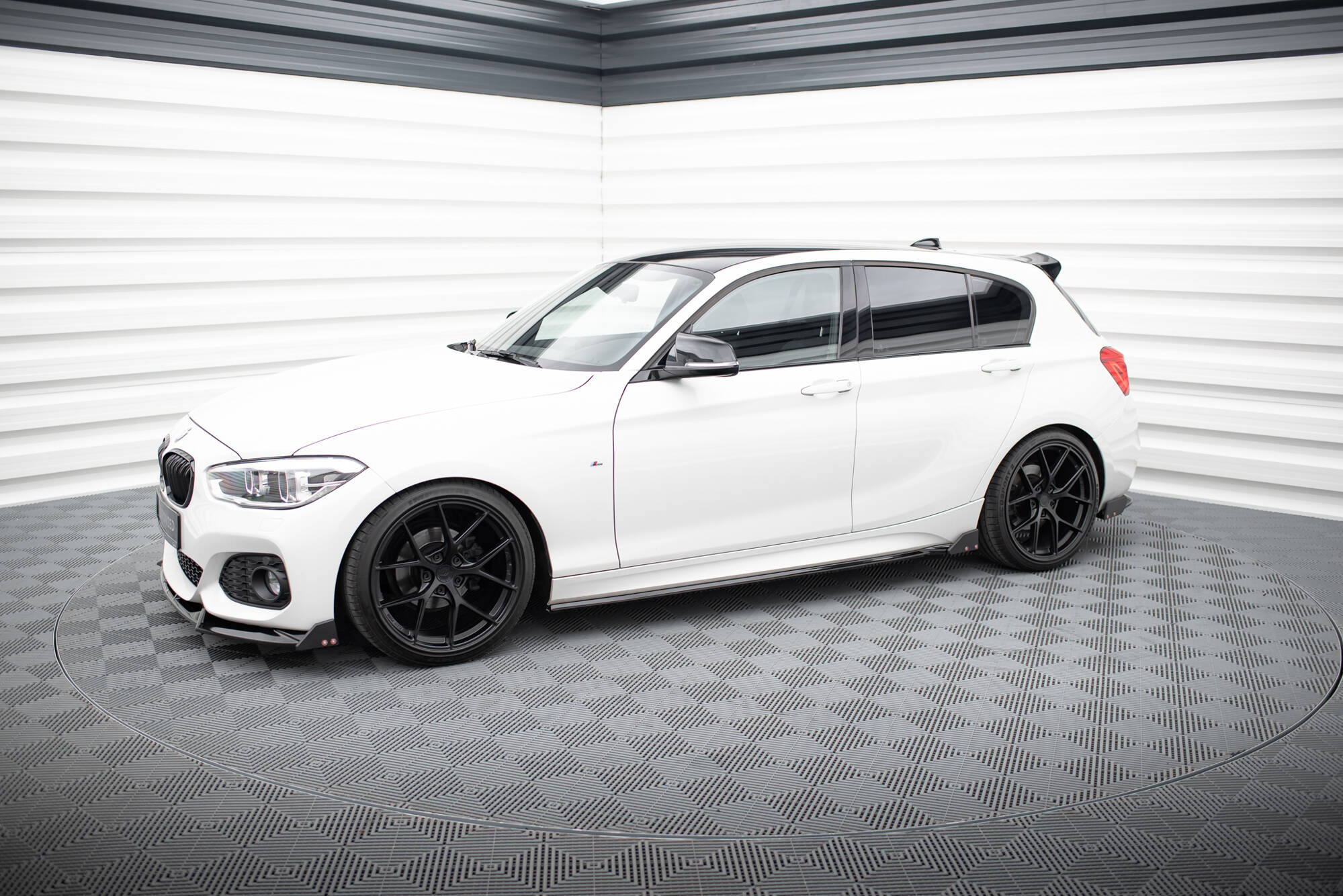 Sivuhelmat (V4) + Flaps BMW 1 M-Pack / M140i F20 Facelift, Maxton-2