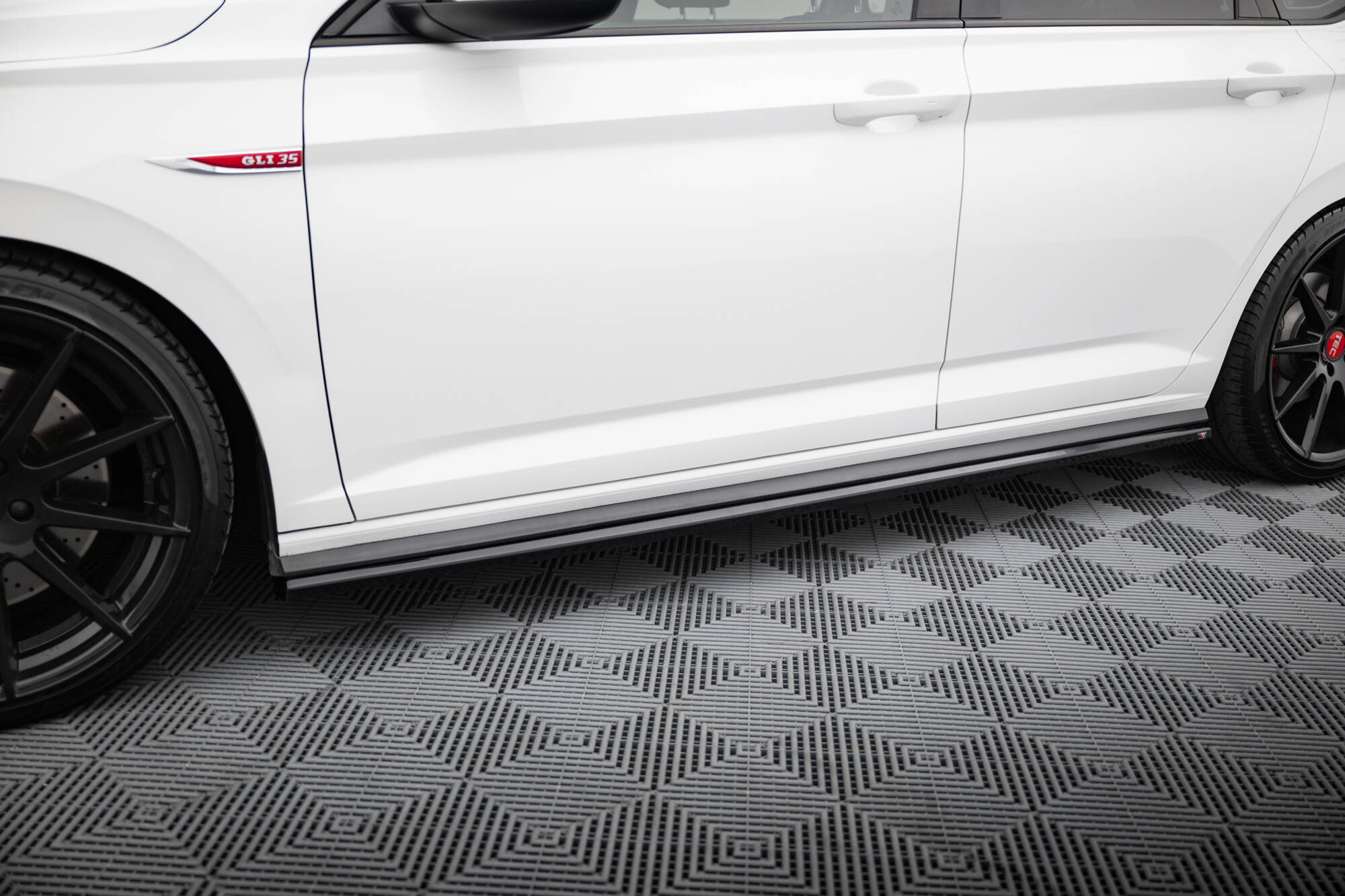 Sivuhelmat Volkswagen Jetta GLI Mk7, Maxton