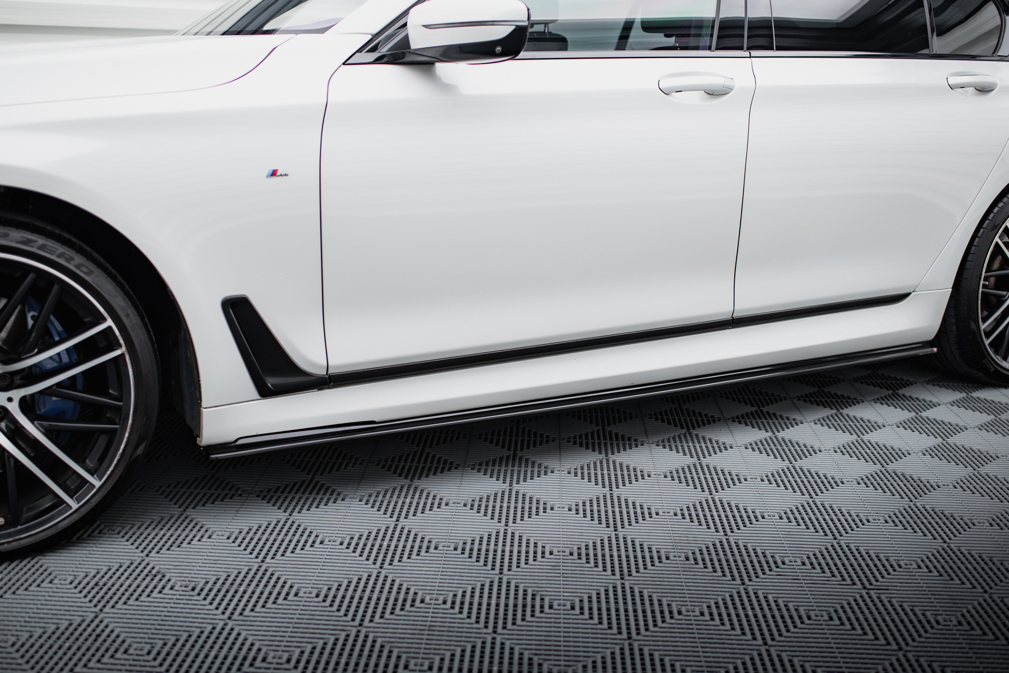 Sivuhelmat BMW 7 M-Pack G11, Maxton