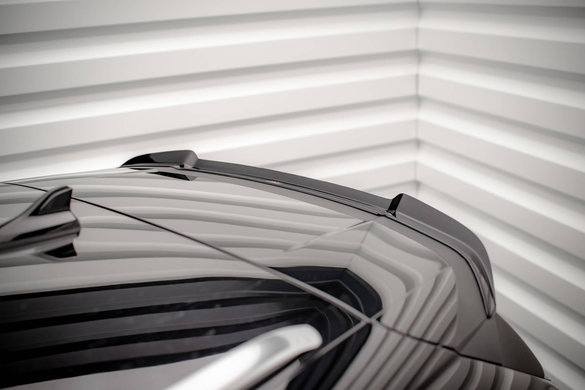 Spoilerilippa Skoda Enyaq iV, Maxton-3