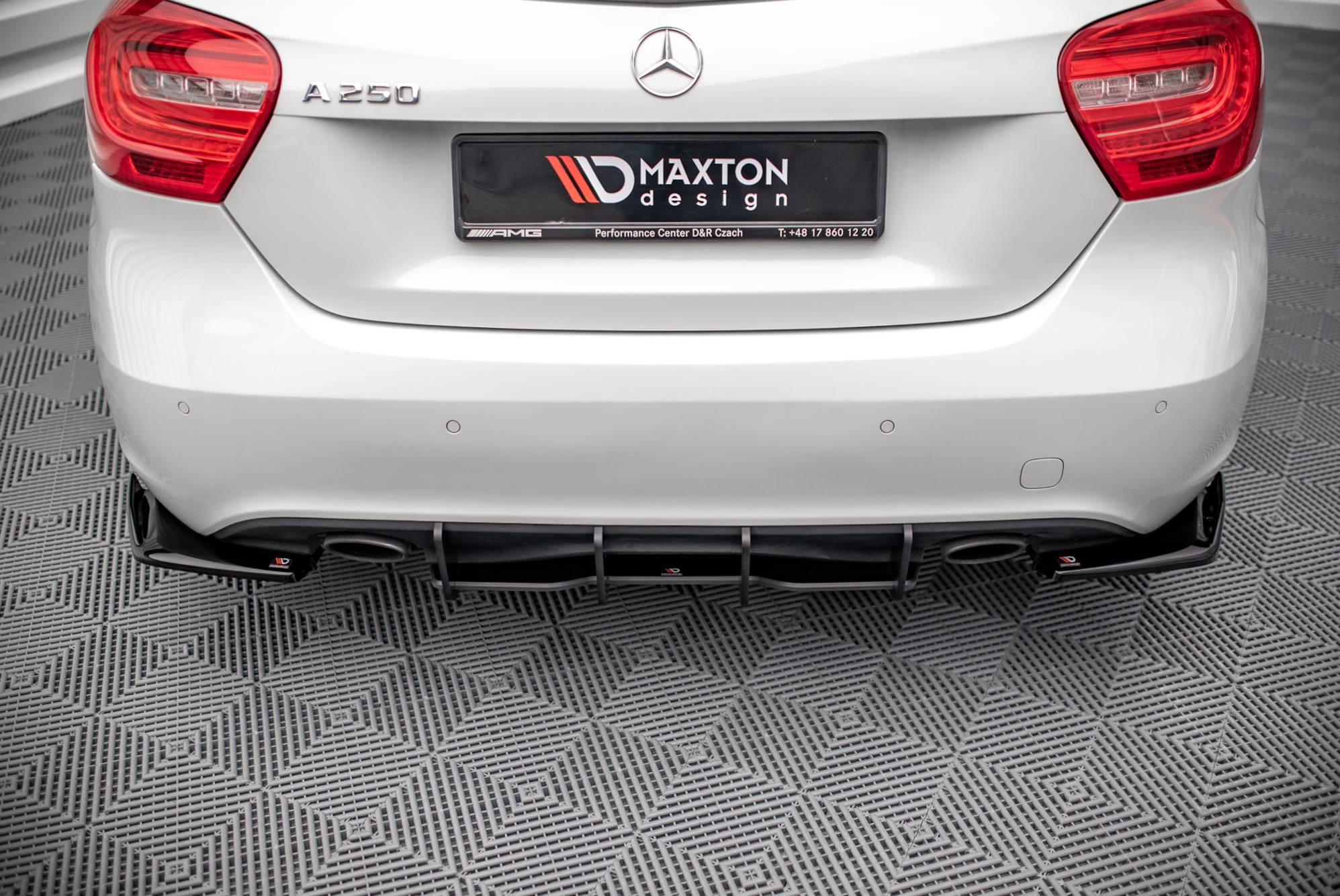 S-Pro Takadiffuusori Mercedes-Benz A W176, Maxton
