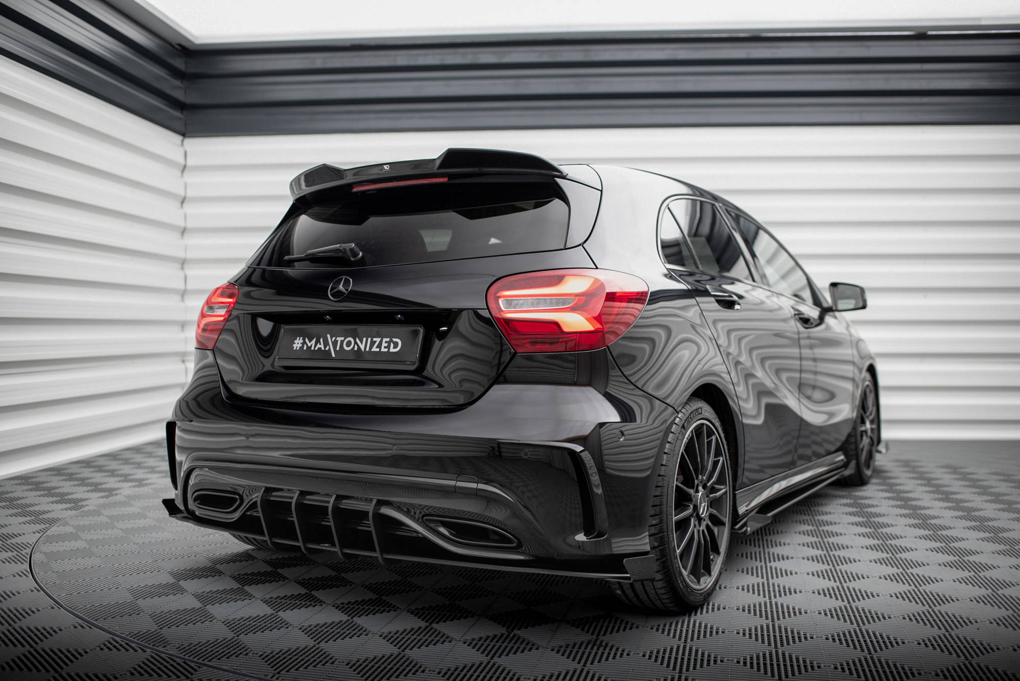 S-Pro Taka sivusplitterit + Levikelipat Mercedes-Benz A AMG-Line W176 Facelift, Maxton-3