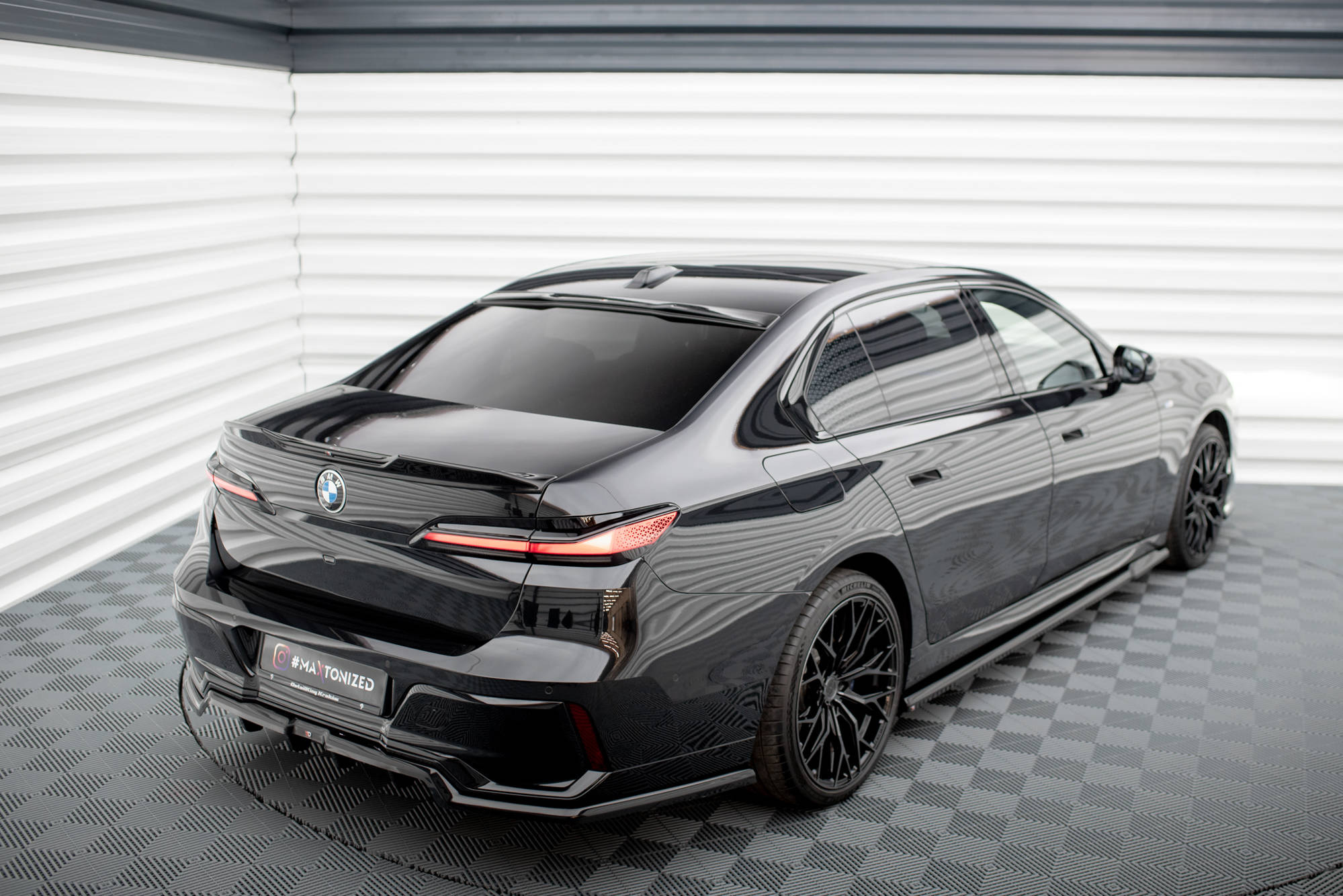 Takaikkunan lippa BMW 7 M-Pack / M760e / i7 M-Pack G70, Maxton-2